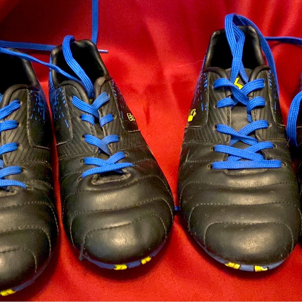Boys cleats